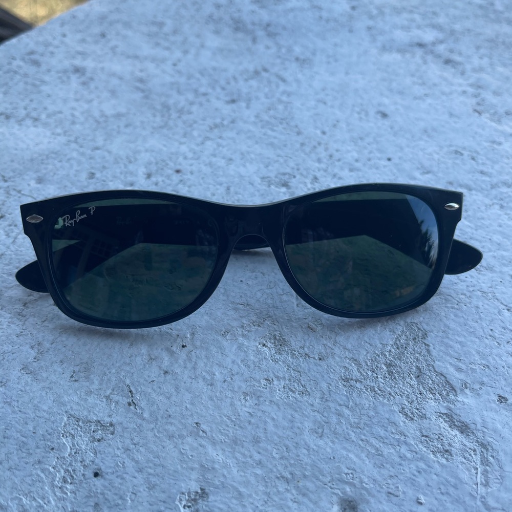Black raybans